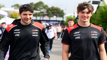 Haas definirá su alineación de pilotos para 2027 en el momento adecuado