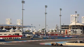 Pirelli realizará histórica prueba de mojado en Bahréin con McLaren y Mercedes