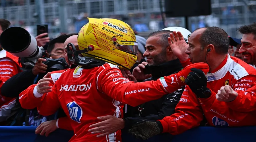 Ferrari descubre al mejor Hamilton: 'Su primer fin de semana completo'